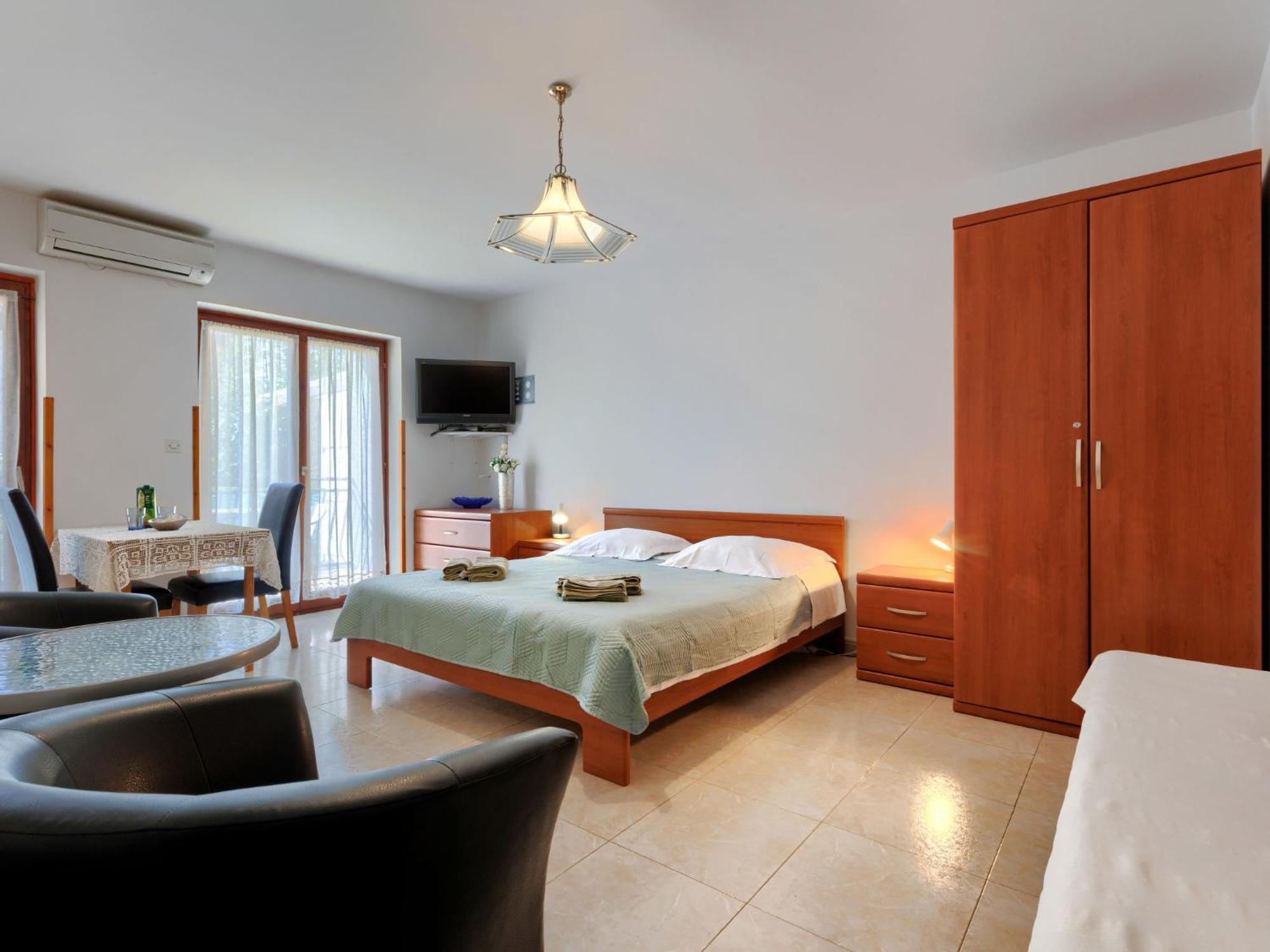Alba - Roj157 By Interhome *